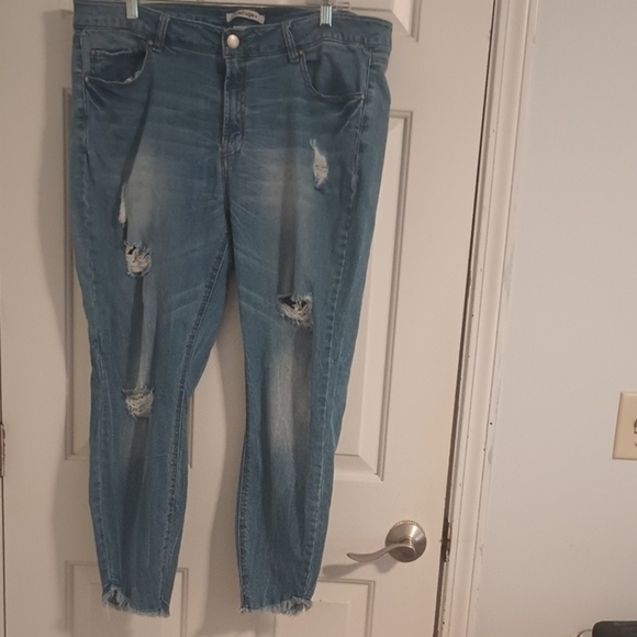 Refuge Skinny Distressed Jeans - Picture 1 of 7